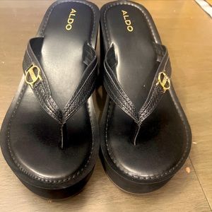 Aldo sandals wedge used in good condition size 8